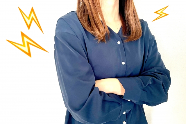 イライラしている女性